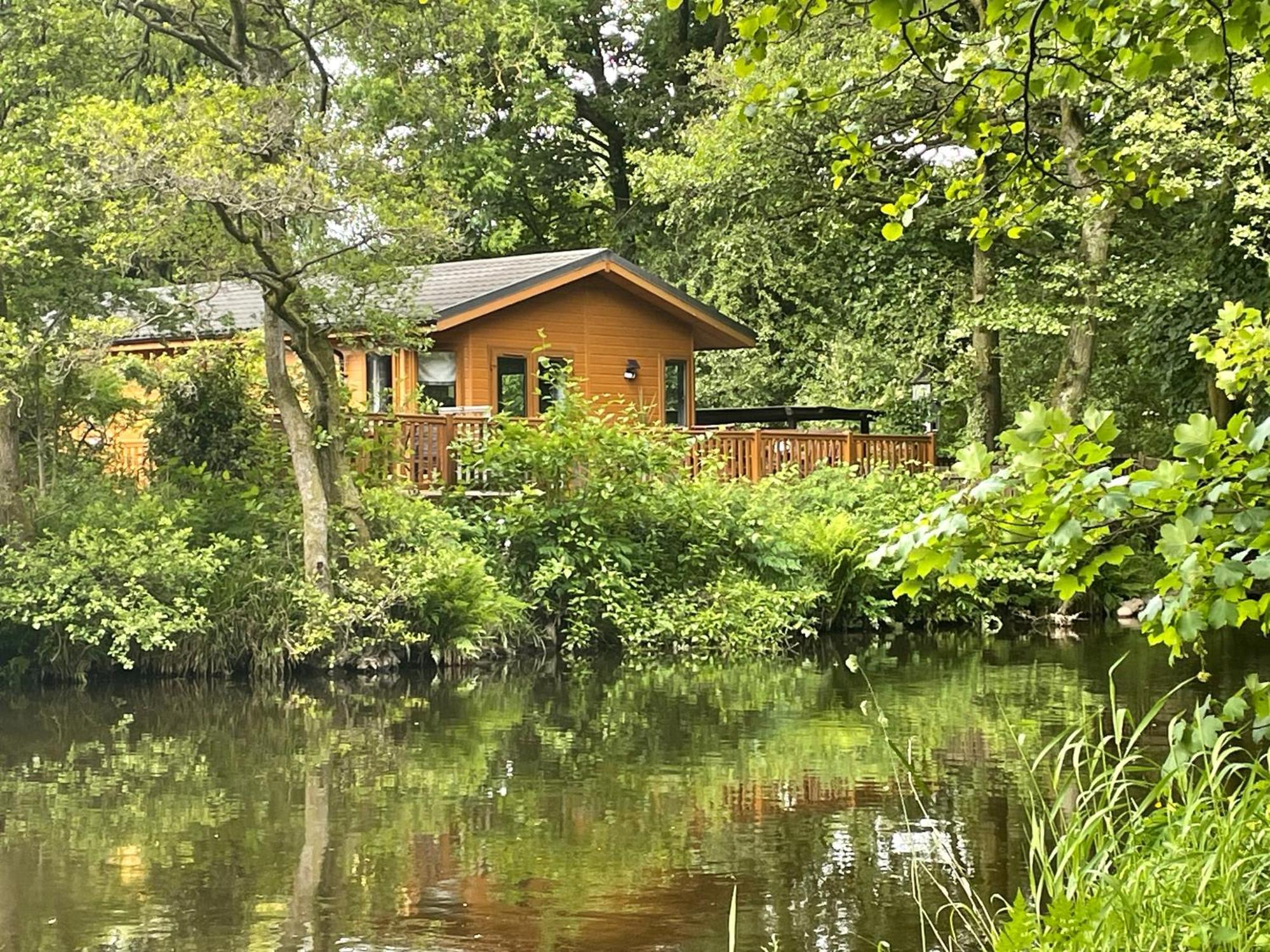 Dollar Riverbank Lodge מראה חיצוני תמונה